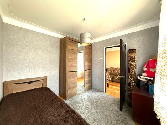 Купить 4-комнатную квартиру